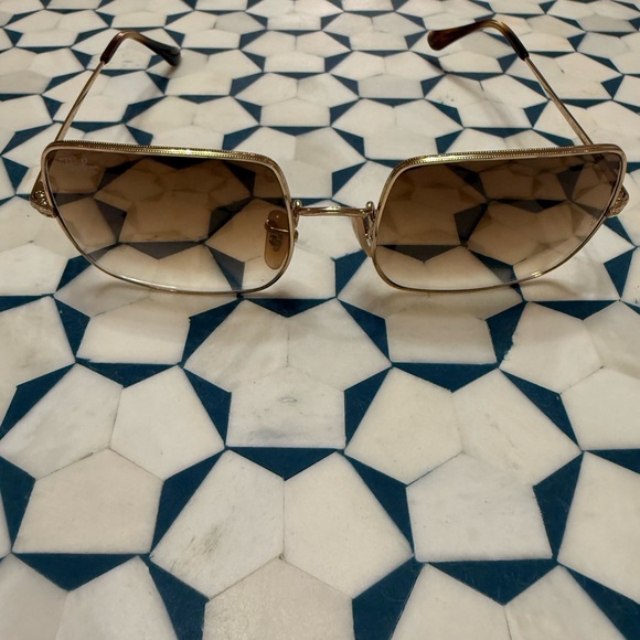 Ray-Ban Women’s Sunglasses Square Rose Gold main image 4